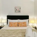 Delightful Encounter - 1B Apt On Centre Queen Street