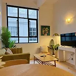 Delightful Encounter - 1B Apt On Centre Queen Street