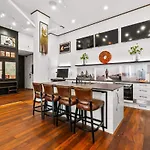 Vibrant City Oasis 1Br Apt W Gym Pool And Parking