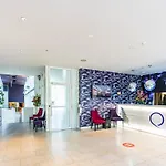 Tasteful Luxury Modern 2Br With Aircon In The City Next To Albert Park