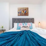 Central Stylish Comfy Studio With Swimming Pool