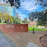 Relaxing & Cosy Get Away Studio In Cbd Parkside - Pool & Gym