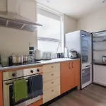 Auckland City Escape Modern Home With Spa Pool