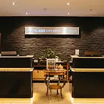 Auckland Boutique Capsule