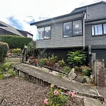 A Home Away From Home - Bucklands Beach Luxury 3-Bedroom Garden Villa