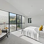 Luxury Remuera Brand New Auckland Holiday Home