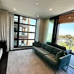 1Br With Balcony Free Parking & Close To Ferry