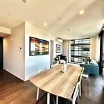 1Br With Balcony Free Parking & Close To Ferry