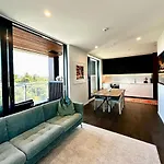 1Br With Balcony Free Parking & Close To Ferry