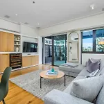 Stunning Viaduct Apartment With Harbour Views