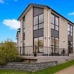Super-Large House 7 Ensuites