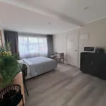 Cozy Ensuite Room With Amenities & Private Entrance