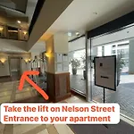 Studio Escape With Pool, Gym & Free Parking In Cbd
