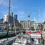 Fabulous City Apartment With Stunning Ocean Views