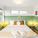 Sunny Mid Century Style Home 3 Bedroom 2 Ba 2 Carparks