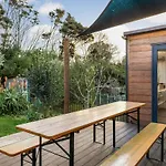 Sunny Mid Century Style Home 3 Bedroom 2 Ba 2 Carparks