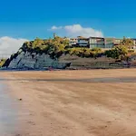 Coastal Comfort, Close To Beach & Eateries