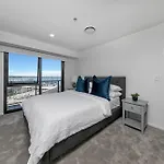 Central Stunner Harbour Views And Carpark