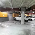 Central Stunner Harbour Views And Carpark