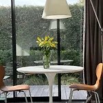 Modern Studio Close To Bayswater Ferry