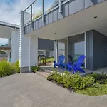 Maraetai Couples Retreat - Omana Beach Apartment