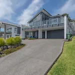 Maraetai Couples Retreat - Omana Beach Apartment
