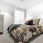 Upscale Abode In Prime Location - Free Parking