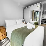 Epsom Luxury L Newly Built L Amazing 2Bed Apt