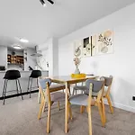 Epsom Luxury L Newly Built L Amazing 2Bed Apt