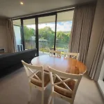 Epsom Retreat 2B With Balcony Free Parking