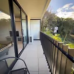 Epsom Retreat 2B With Balcony Free Parking