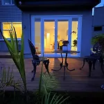 Spacious & Secluded Bush-View Suite In Kohimarama
