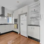 Cozy Home In Epsom