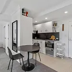 Immaculate City-Fringe Apartment