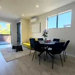 Stylish 4Br Home, Netflix, Walk To Eateries And Schools