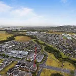 Flat Bush Villa - Auckland Holiday Home