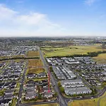 Flat Bush Villa - Auckland Holiday Home