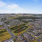 Flat Bush Villa - Auckland Holiday Home