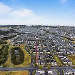 Flat Bush Villa - Auckland Holiday Home