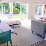 Studio Wing In Saint Heliers