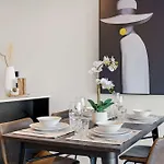 Modern Penthouse 3 Bed & 2 Bath-Skytower View-Pool