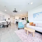 Free Parking Spacious 2Br Apt Walk To Sky Tower