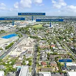 Family Spacious Takapuna Home Parking Netflix