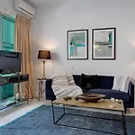 Spacious Newly Renovated Princes Wharf 1Br