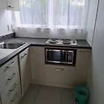 Sunny Private Studio In Central Epsom