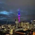 Incredible Skytower View 2 Bdr Apt Near Queen St