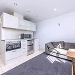 Modern &Convenient Stay In The Heart Of Auckland