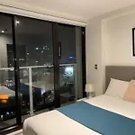 Incredible Skytower View 2 Bdr Apt Near Queen St