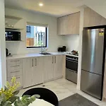 Well-Furnished Auckland Stunner