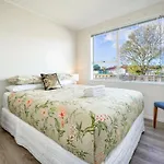 Stunning Two Bedroom House In In Half Moon Bay